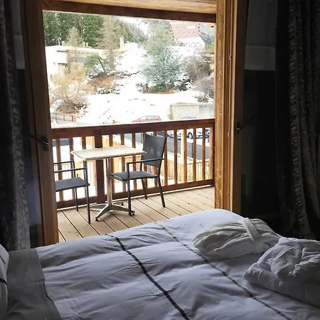 Le Cocon Des Neiges & מלון 4*