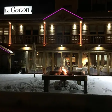 Le Cocon Des Neiges & מלון 4*